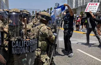 Las protestas contra las redadas para “capturar inmigrantes ilegales” empezaron el sábado y se han mantenido durante tres días. Foto: Getty Images