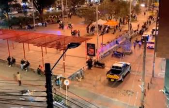 Según las autoridades, el tiroteo ocurrió a eso de las 7:00 p.m. de este jueves 15 de febrero en el Parque de los Hippies en la localidad de Chapinero. FOTO: Captura de video X (antes Twitter)