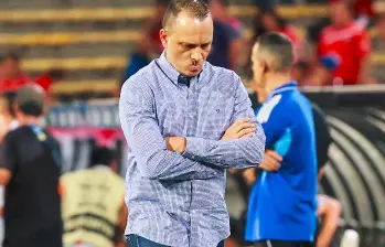 El técnico Alejandro Restrepo se muestra preocupado por el nivel del DIM en el inicio de este segundo semestre. FOTO MANUEL SALDARRIAGA