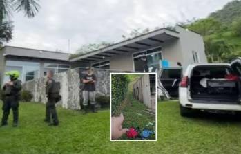 Adelante, parte de los elementos hurtados que los cacos dejaron. Atrás, finca donde ocurrió el hecho. FOTO: imagen tomada de redes.