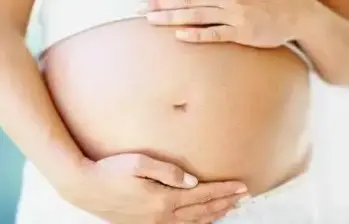 En Antioquia, donde el fenómeno se siente con más fuerza, la tasa pasó de 1,9 en 2008 a apenas 0,9 en 2024. Ese dato ubica al departamento por debajo de la mitad del umbral necesario para mantener estable la población, que es de 2,2 hijos por mujer. FOTO: Julian David Sierra / EL COLOMBIANO