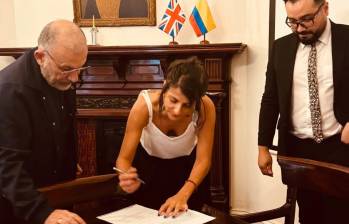 Exministra Irene Vélez se posesiona como cónsul en Londres. Foto: cortesía