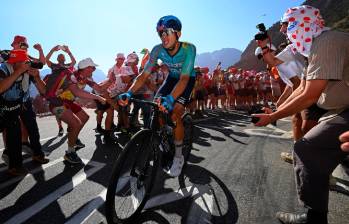 Harold Tejada comenzó a mostrar sus condiciones en la montaña al cruzar segundo por el Alt de Paüls, puerto de tercera categoría. FOTO GETTY