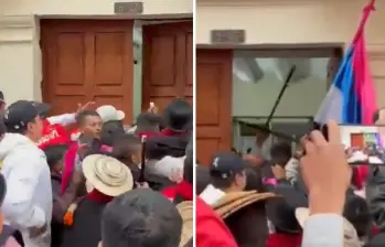 Integrantes de la Minga intentaron entrar a la fuerza a la sede de la Cancillería en Bogotá. Foto: Captura de video/Redes Sociales