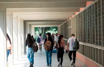 Las autoridades en Bogotá están en alerta por reclutamiento de estudiantes. Foto: Camilo Suárez.