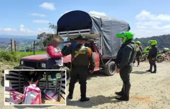Así fue encontrada la carne por las autoridades en una vía rural. FOTO: Cortesía