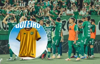 Chapecoense dio a conocer una nueva indumentaria en homenaje a Colombia. Fotos: @chapecoensereal