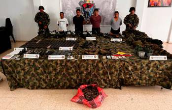 Presuntos integrantes de las disidencias de las Farc capturados en Nariño. FOTO Cortesía Ejército Nacional 