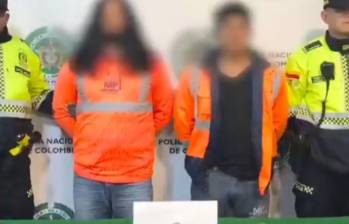 Los dos operarios serán judicializados por presunta fabricación, tráfico y porte de estupefacientes. Foto: Captura video Policía Nacional