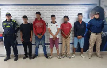 En un operativo relámpago ejecutado en las primeras horas del día, Migración Colombia expulsó a cinco ciudadanos venezolanos señalados como un riesgo para la seguridad nacional. FOTO: Migración Colombia