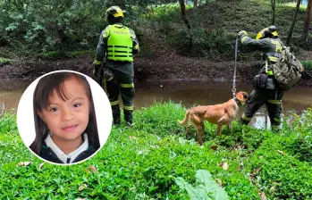 El cuerpo de la menor fue avistado por un campesino. Las autoridades lo encontraron flotando en el río Frío. FOTO: Tomada de X @PoliciaColombia y cortesía