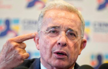 El expresidente Uribe asistirá a la Fiscalía para entregar su versión. 