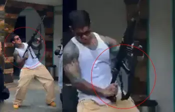 Yeferson Cossio manipuló fusil de la Policía durante entrega de ayudas en Chocó. Foto: captura de video redes sociales @ClauRomeroNader
