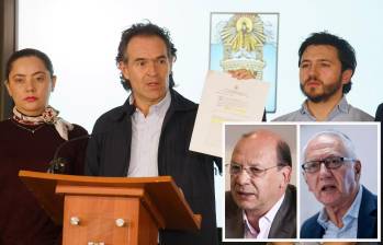 Adelante, los ministros de Salud y Hacienda, que deberán responder ante el desacato. Atrás, el alcalde de Medellín y su gabinete. FOTO: Cortesía y Colprensa