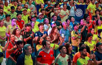 Cerca de 8.700 personas se han congregado en las pantallas gigantes instaladas en Medellín para todos los partidos de la Selección Colombia en la Copa América 2024. FOTO: MANUEL SALDARRIAGA