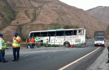 Accidente en la vía Panamericana deja cuatro muertos, entre ellos dos menores de edad. FOTO: Tomada de las redes sociales - Cuerpo de Bomberos de Ipiales