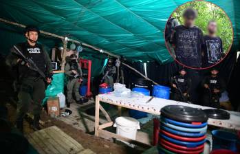 Dos hombres fueron capturados durante el desmantelamiento del laboratorio de cocaína en Altavista. FOTO: Policía Metropolitana 