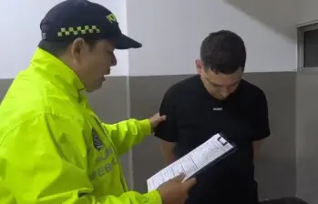 Pese a intentar huir malherido en su motocicleta tras recibir varios disparos sobre la carrera 22, el procesado falleció minutos después. Ya había sido capturado en 2025. FOTO: Policía Nacional