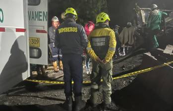 Los bomberos de la zona ya se encuentran en los operativos de rescate. Foto: Redes Sociales @BomberoFarfan