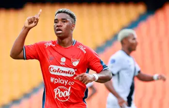 El futbolista Jhon Edwin Montaño anotó el gol del Medellín al final del primer tiempo. Foto: Manuel Saldarriaga