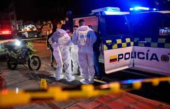 El atentado contra Miguel Uribe ocurrió en el parque El Golfito del barrio Modelia, en Bogotá. El análisis de las cámaras de seguridad ha sido clave para ubicar a miembros de las células operativa y logística. FOTO Colprensa
