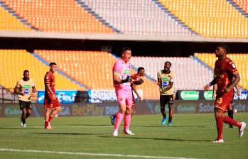 El arquero del cuadro dorado, Jorge Soto, marcó el tanto de la victoria contra los tolimenses el domingo. Foto: Colprensa 