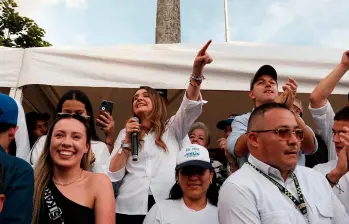 Paloma Valencia durante su intervención en Manizales, donde presentó su propuesta de seguridad y desarrollo regional. FOTO CORTESÍA 