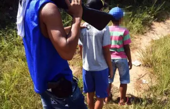 Según cifras de la Defensoría, entre enero y octubre de 2025 se han registrado 162 casos de reclutamiento. Foto: Colprensa