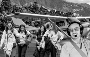 Perla Álvarez, Sandy García y María Guzmán, colaboradoras de Colmédica, así como Julissa Figueredo y el piloto Mehmet Cankaya, perdieron la vida en el siniestro. FOTO Alcaldía de Condoto, Ilustración EL COLOMBIANO