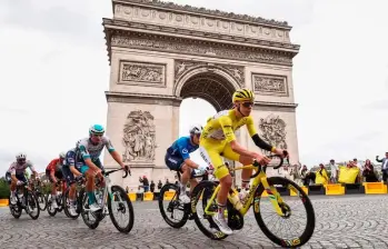 Tadej Pogacar, de 27 años y ya es considerado, por muchos, como el mejor ciclista de la historia. FOTO: AFP