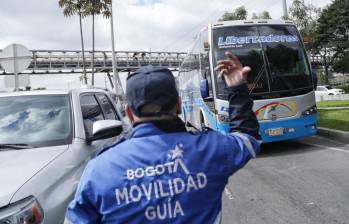 Durante los llamados puentes festivos, las familias en Colombia se movilizan por las diferentes vías del país para llegar a sus destinos. FOTO: COLPRENSA