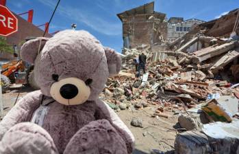 Un informe de NiñezYa advirtió sobre diferentes riesgos que tienen los niños tras el sismo de 7,4 del 10 de agosto, los cuales aumentan con los albergues informales y la suspensión de las clases. Fotos: Colprensa