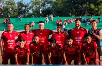 Los jugadores de Guabirá. En la esquina derecha el guardameta Manuel Ferrel. FOTO: X Club Guabira