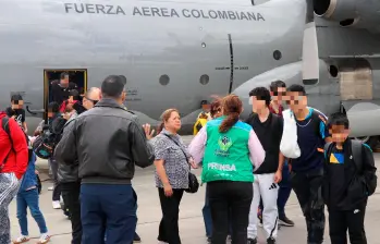 Los aviones Hércules C-130 de la Fuerza Aeroespacial Colombiana trasladaron al equipo de rescate USAR COL-1 hacia Venezuela y permitieron la repatriación de 47 connacionales, incluidos 19 niños deportistas. FOTO: CORTESÍA