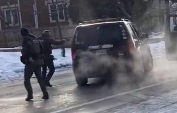 El Departamento de Seguridad Nacional (DHS) confirmó el tiroteo y la muerte de la mujer, a quien ha acusado de “terrorismo doméstico” y de intentar atropellar a oficiales. FOTO: Captura video de redes sociales @arlinmedrano_