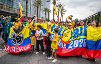 Cánticos, tambores y un mar de camisetas tricolores paralizaron las avenidas principales de Ciudad de México. FOTO: Juan Antonio Sánchez