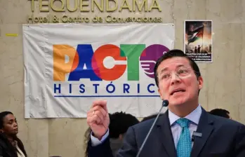 El registrador nacional, Hernán Penagos, defendió el diseño del tarjetón del Pacto Histórico y afirmó que la consulta se mantiene en firme mientras no haya una orden oficial de suspensión. FOTO: EL COLOMBIANO/COLPRENSA