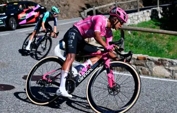 Juan Felipe Rodríguez, durante su primera Vuelta a España. El cundinamarqués, de 22 años, ha sorprendido por su trabajo al servicio de Richard Carapaz. FOTO GETTY