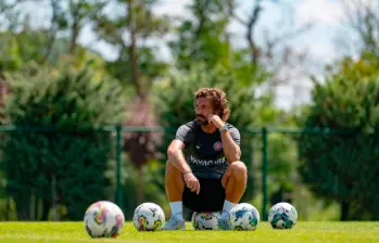 Andrea Pirlo confirmó que ya no es candidato para dirigir a la selección de Italia, que busca técnico en medio de una de las mayores crisis de su historia reciente. FOTO AFP