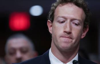 Tanto a Mark Zuckerberg, como a los demás CEO de las grandes empresas de redes sociales, se les acusa de no hacer lo suficiente por la protección de los menores de edad al navegar por todo lo que se encuentran en cada red social. FOTO: AFP