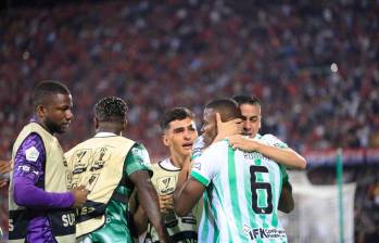 Los jugadores de Atlético Nacional celebraron el gol de Andrés Román que al final les dio el título de la Copa Betplay ante el DIM. FOTO: Camilo Suárez
