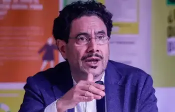 El “Encuentro de Espiritualidades con Iván” se llevó a cabo en el auditorio del Colegio Americano de Bogotá y generó polémica y molestia en los padres de familia. FOTO: Colprensa