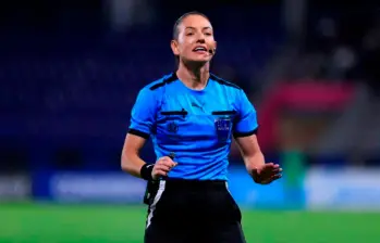 La jueza Daiane Muniz es una de las que mayor proyección tiene en el balompié internacional en Suramérica. Foto: Getty