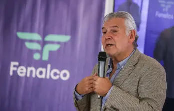 El presidente de Fenalco, Jaime Alberto Cabal, da una rueda de prensa donde presento la gran encuesta sobre el proyecto de la Reforma Laboral. (Colprensa-John Paz).