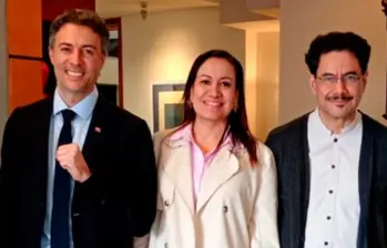 El encuentro de este lunes, acompañado por la bancada y el Comité Político, marca el inicio formal de la ruta hacia la consulta interna del 26 de octubre. FOTO: Cortesía Pacto Histórico