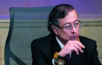 La Contraloría advirtió que, antes de esta ley, el Gobierno firmó 164 mil contratos por $14,8 billones en un mes. FOTO presidencia 