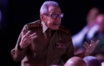 El fiscal James Uthmeier anunció cargos estatales independientes contra Raúl Castro por el ataque contra la organización “Hermanos al Rescate” hace 28 años. FOTO: AFP