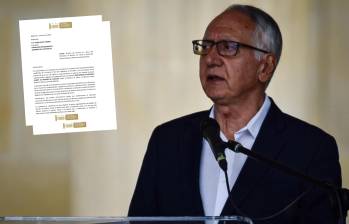 En el documento se justifica que la moción de censura se radicó por “hechos relacionados directamente con el ejercicio de sus funciones constitucionales y legales”. Foto: Colprensa. 