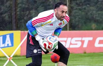 Con la mirada puesta en su tercera Copa del Mundo, el arquero David Ospina asumió el liderato en el inicio de los entrenamientos de la Selección Colombia en Bogotá. FOTO: FCF