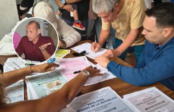 Los colombianos se acercan a las urnas en una jornada que durará de 8 am a 4 pm. Foto: Camilo Suárez